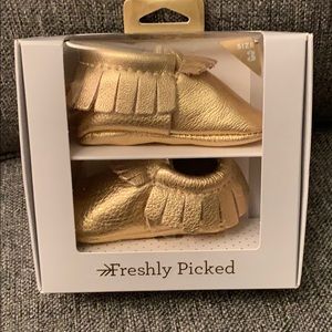 BRAND NEW Freshly Picked Gold Moccasins